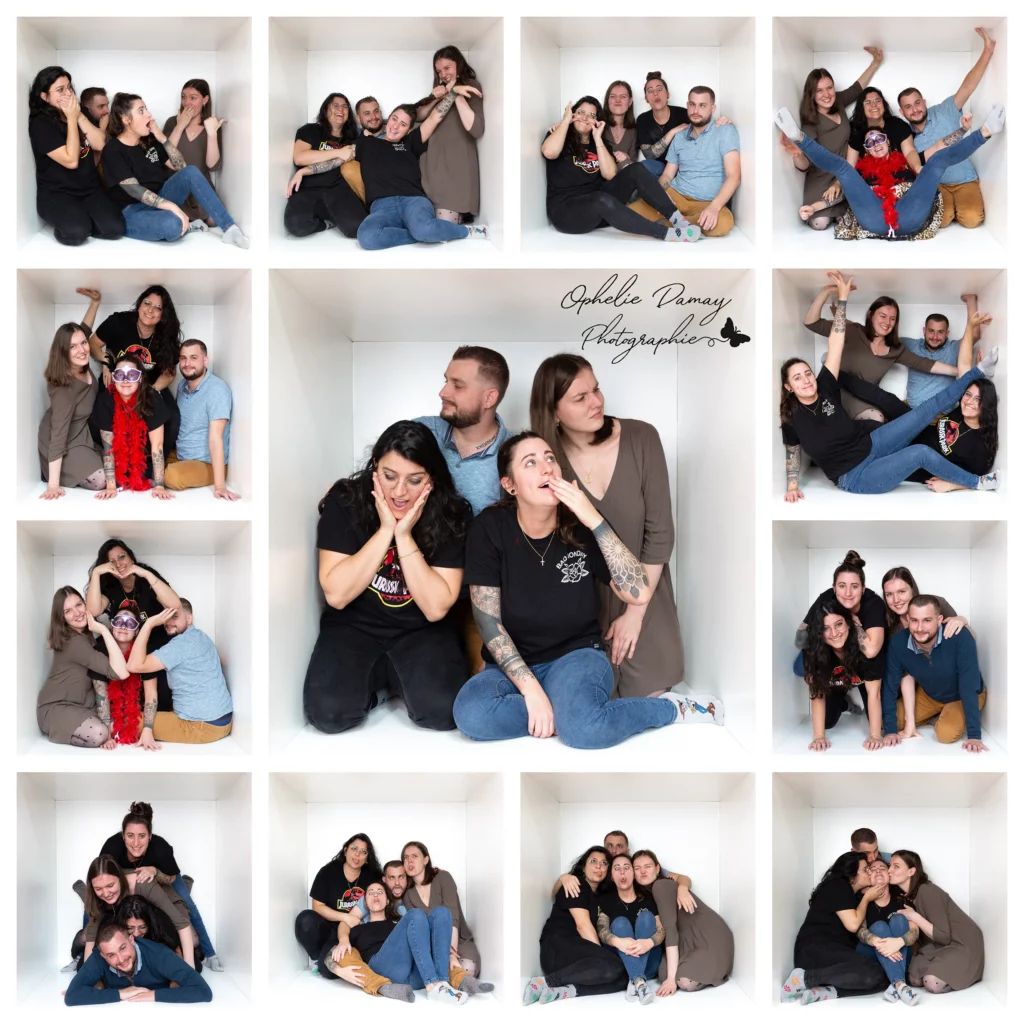 alt="Montage photo Family Box : portraits rigolos d'un groupe de jeunes s'amusant lors d'une séance photo dans une boîte"