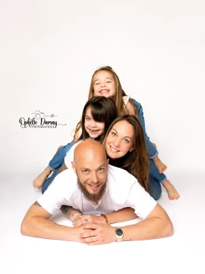 alt="Photo de famille rigolote et originale"